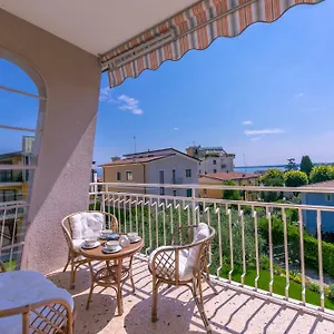 https://la-maison-fleurie-appartamento.it-lombardy.com